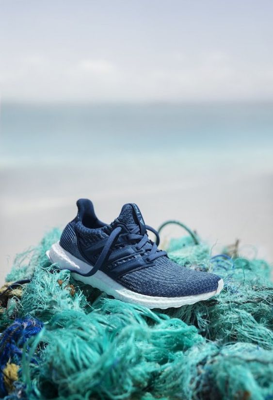 Sợi tái chế làm giày adidas